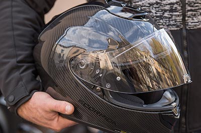 Le casque Scorpion Exo-1400 Air carbon Solid