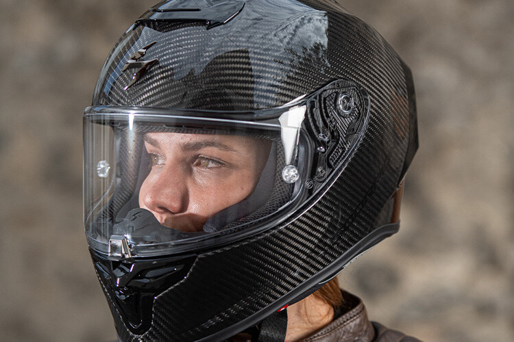 Le casque Scorpion EXO R1 Carbon Air