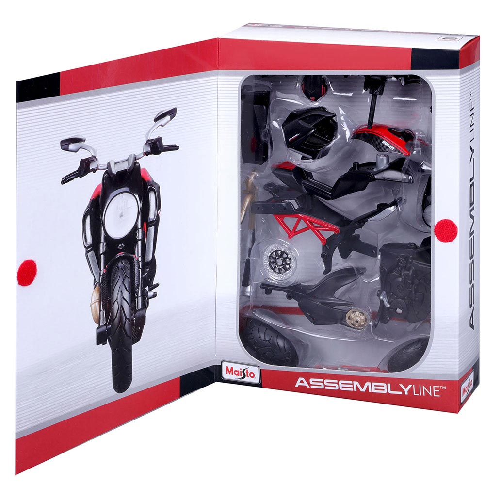 Maquette moto 1/12 Ducati Diavel Carbon