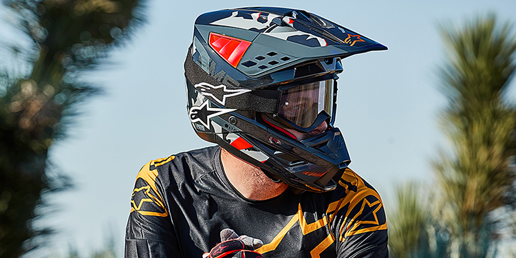 Quel est la différence entre un casque de moto de cross et un casque trial