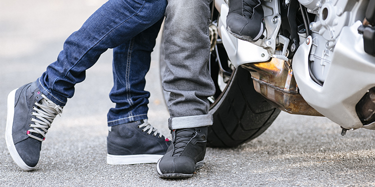 Bottes, chaussures de moto : Basket, bottes moto touring homme et