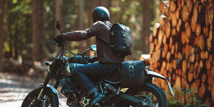 Moto. Bagage à moto : souple ou rigide, comment choisir la bonne sacoche ?