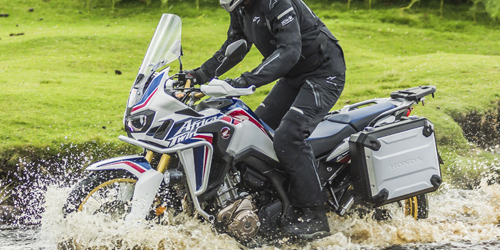 Comment bien choisir son pantalon de pluie moto : Guide